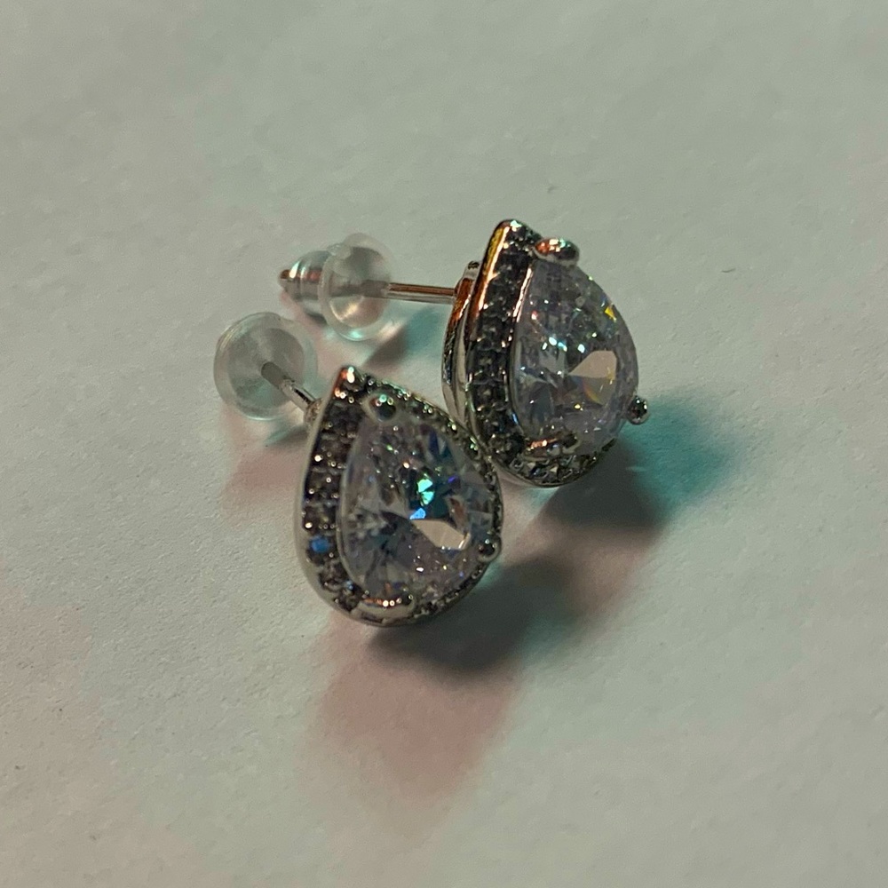 Water drop Stud Earrings - Absolutely Stunning!